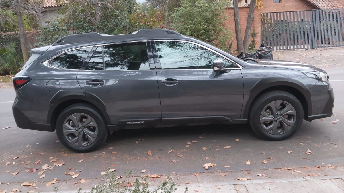 2023 Subaru OUTBACK 2.5 Gris - Miniatura 4