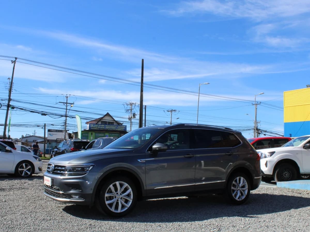2019 Volkswagen Tiguan 2.0 Gris - Imagen 1