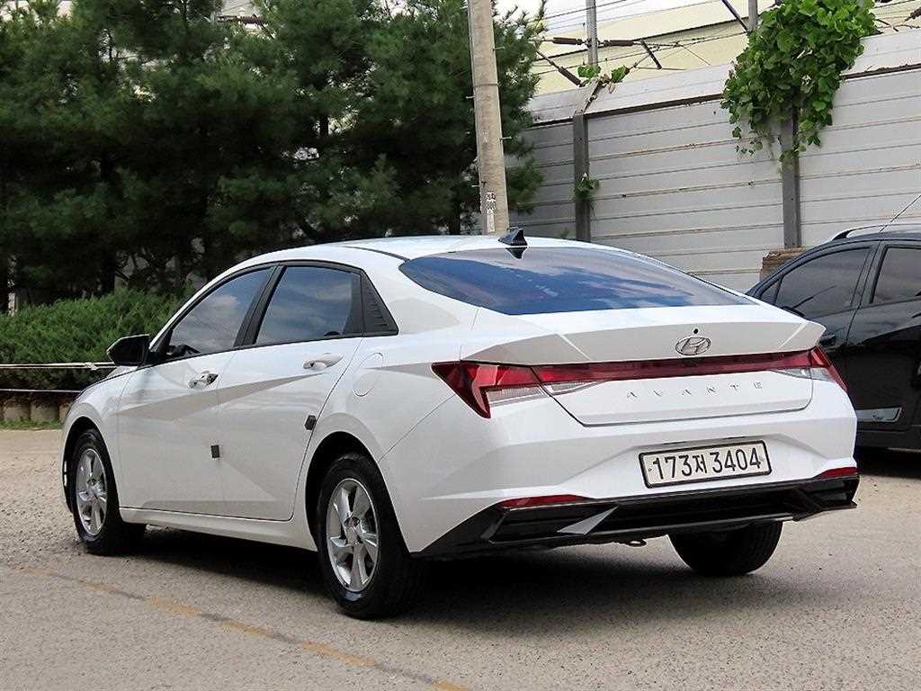 2021 Hyundai Avante Ref 418081 White - Miniatura 3