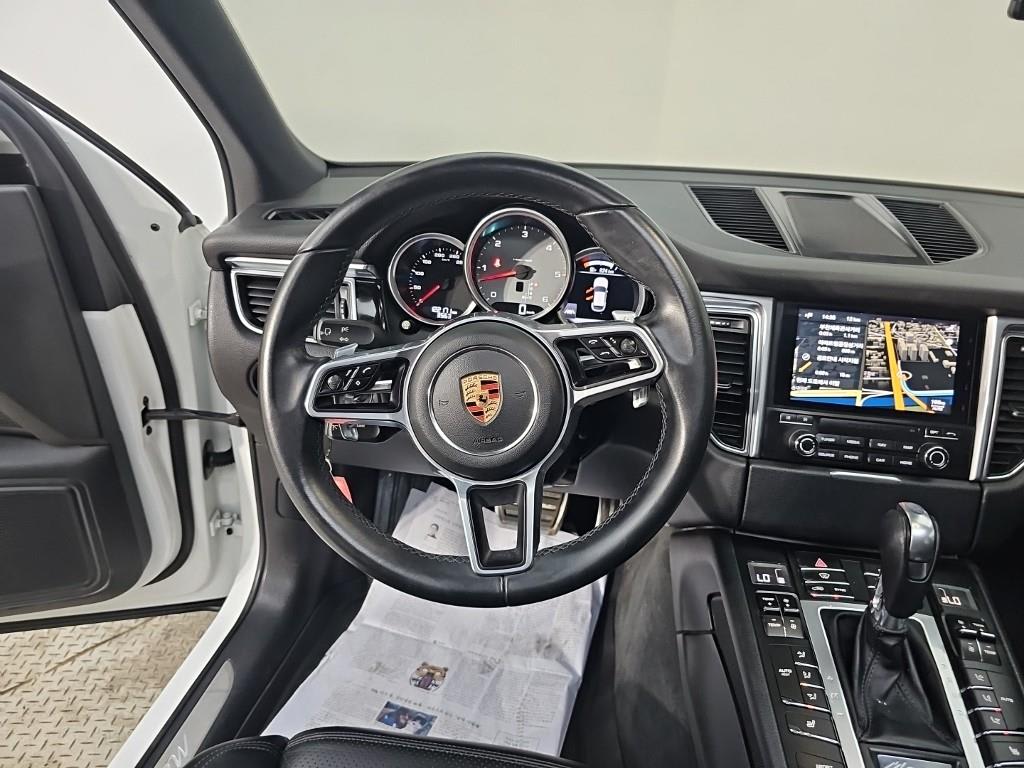 2017 Porsche Macan Ref 418075 White - Miniatura 10