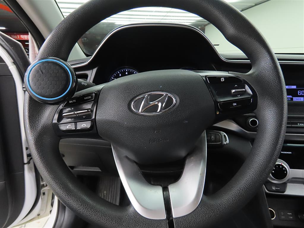 2019 Hyundai Avante Ref 418061 White - Miniatura 8