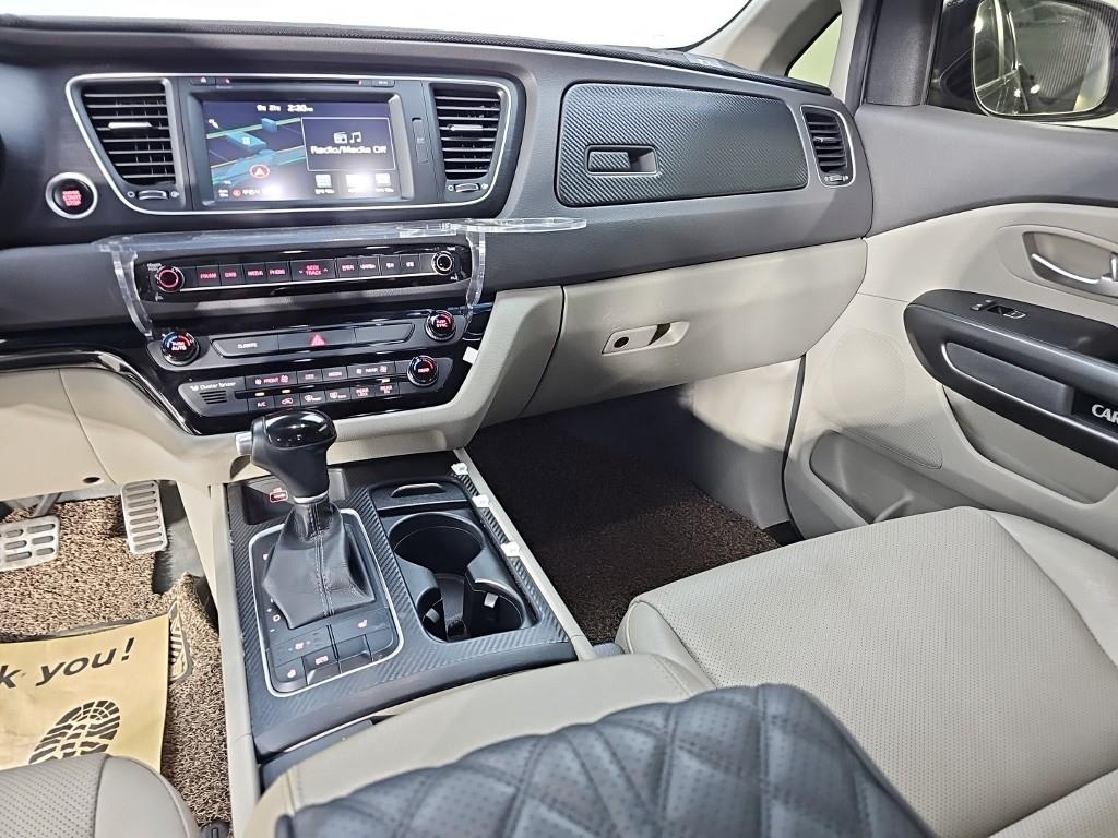 2015 KIA Carnival Ref 418070 Gray - Miniatura 10