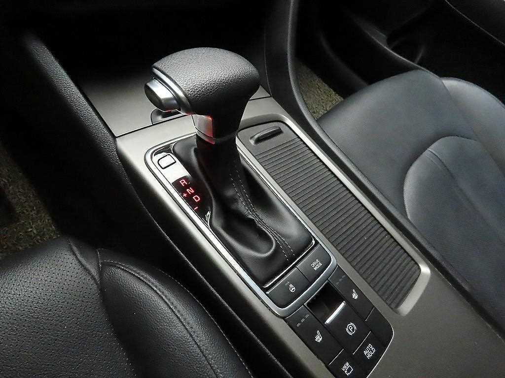 2020 KIA K5 Ref 418062 White - Miniatura 10