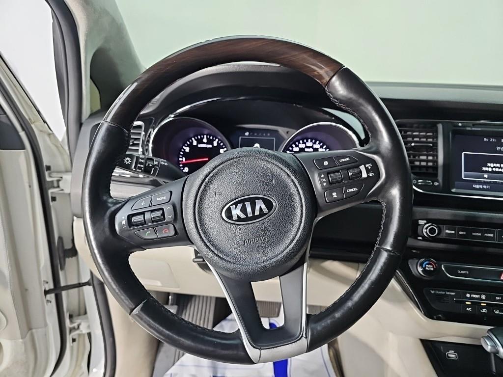 2017 KIA Carnival Ref 418060 White - Miniatura 9