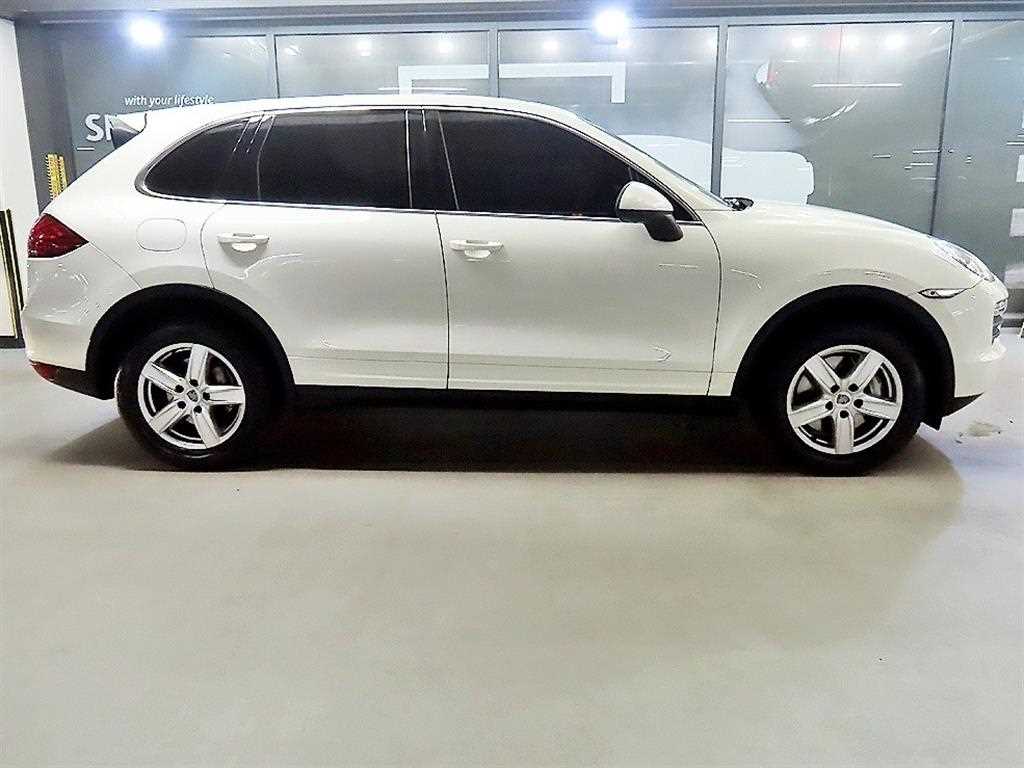 2012 Porsche Cayenne Ref 418026 White - Miniatura 3