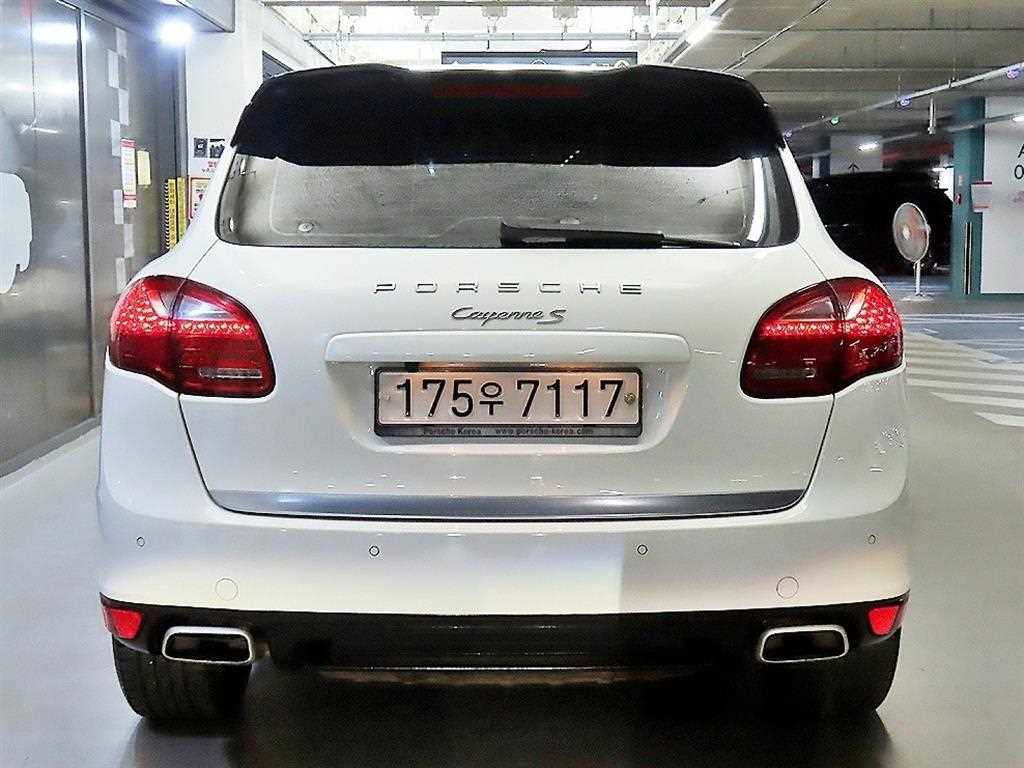 2012 Porsche Cayenne Ref 418026 White - Miniatura 5