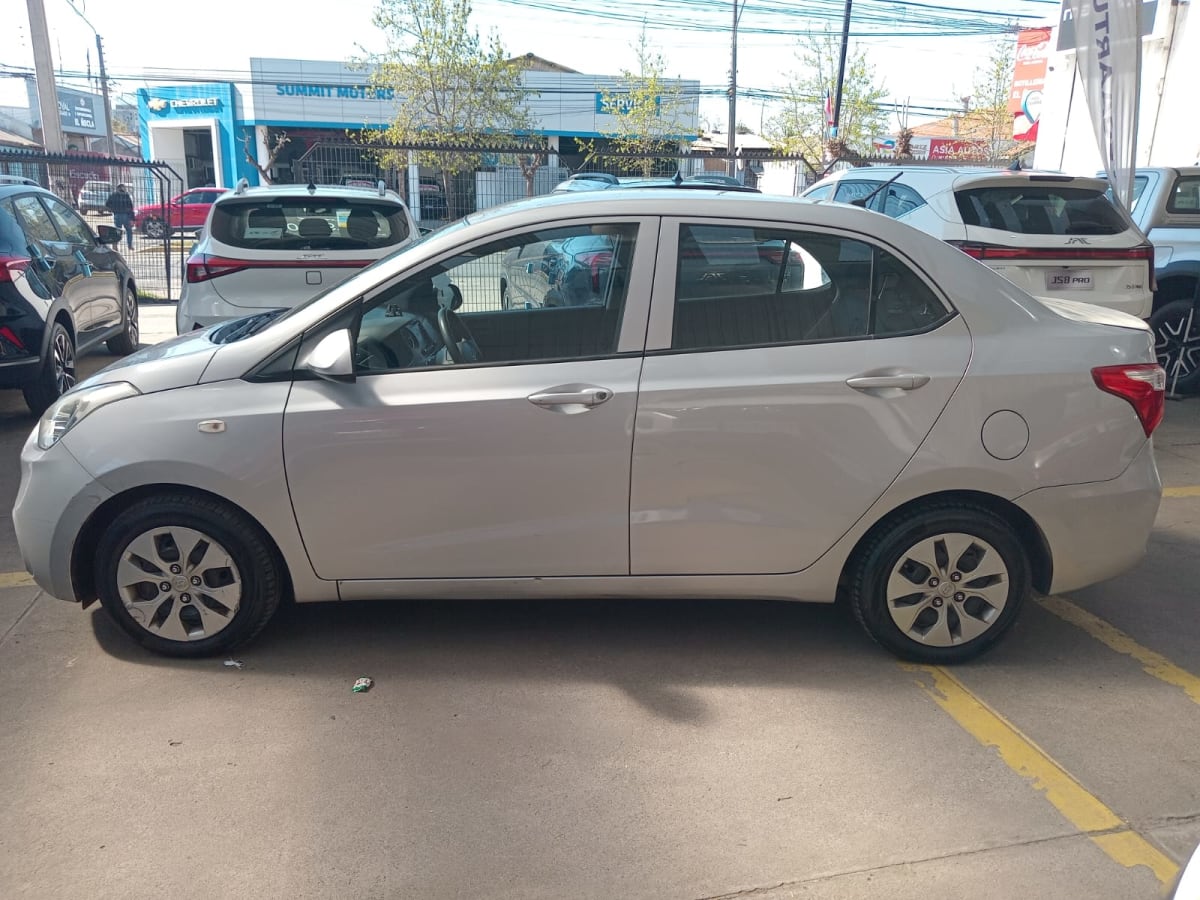 2018 Hyundai GRAN I10 SEDAN Gris - Miniatura 3