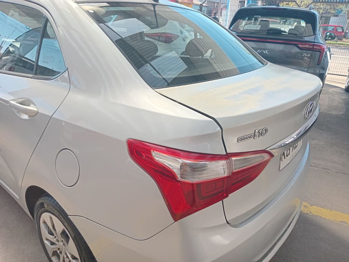 2018 Hyundai GRAN I10 SEDAN Gris - Miniatura 6