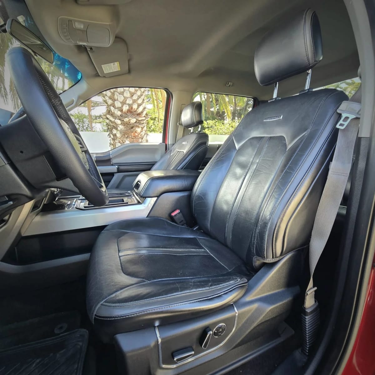 2017 Ford F150 XLT - Miniatura 4