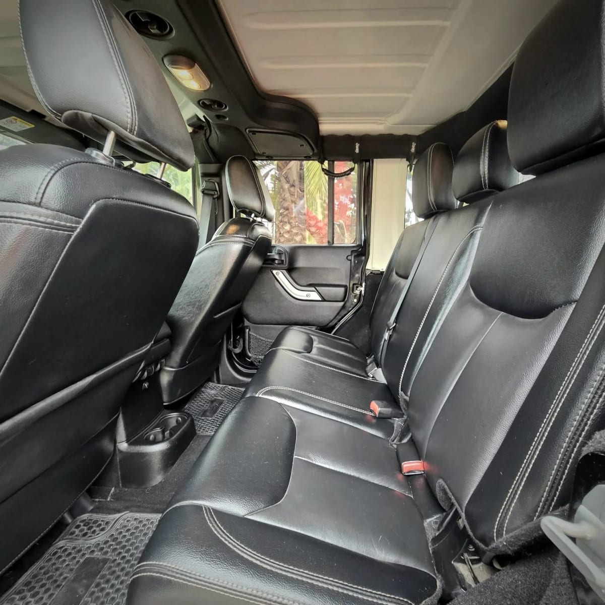 2016 Jeep Wrangler UNLTD - Miniatura 8