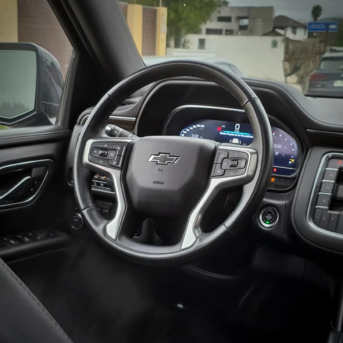 2024 Chevrolet SUBURBAN - Miniatura 2