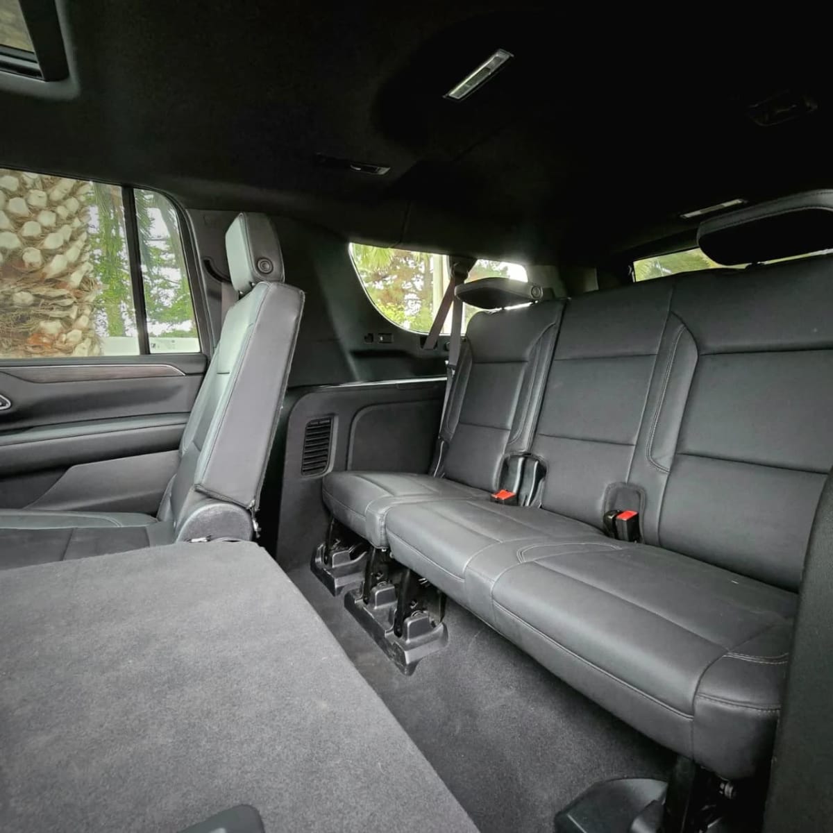 2024 Chevrolet SUBURBAN - Miniatura 10