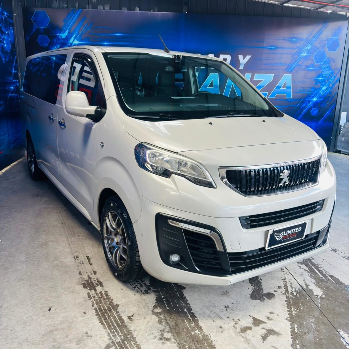 2017 Peugeot TRAVELLER BUSINESS BLUEHDI 2.0 BUSINESS - Miniatura 4