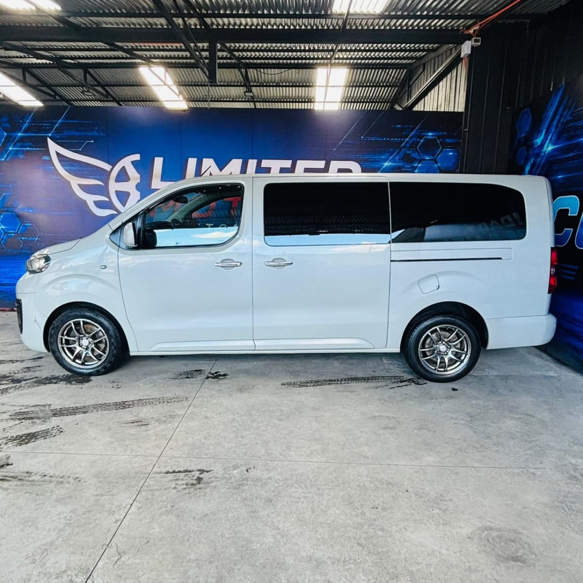 2017 Peugeot TRAVELLER BUSINESS BLUEHDI 2.0 BUSINESS - Miniatura 5