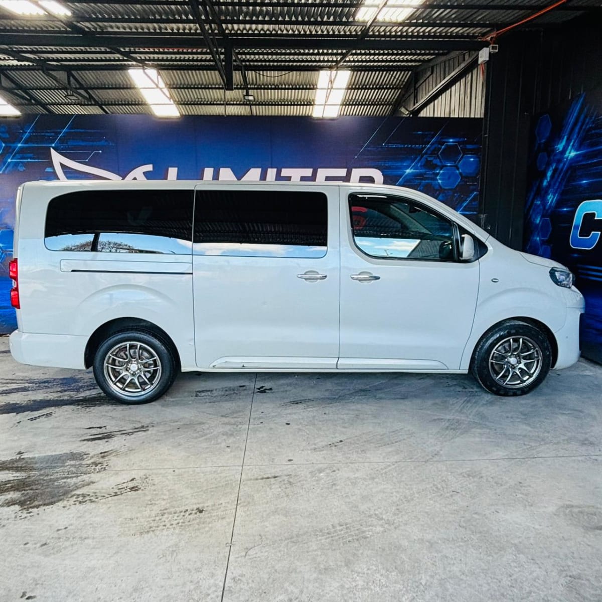 2017 Peugeot TRAVELLER BUSINESS BLUEHDI 2.0 BUSINESS - Miniatura 6