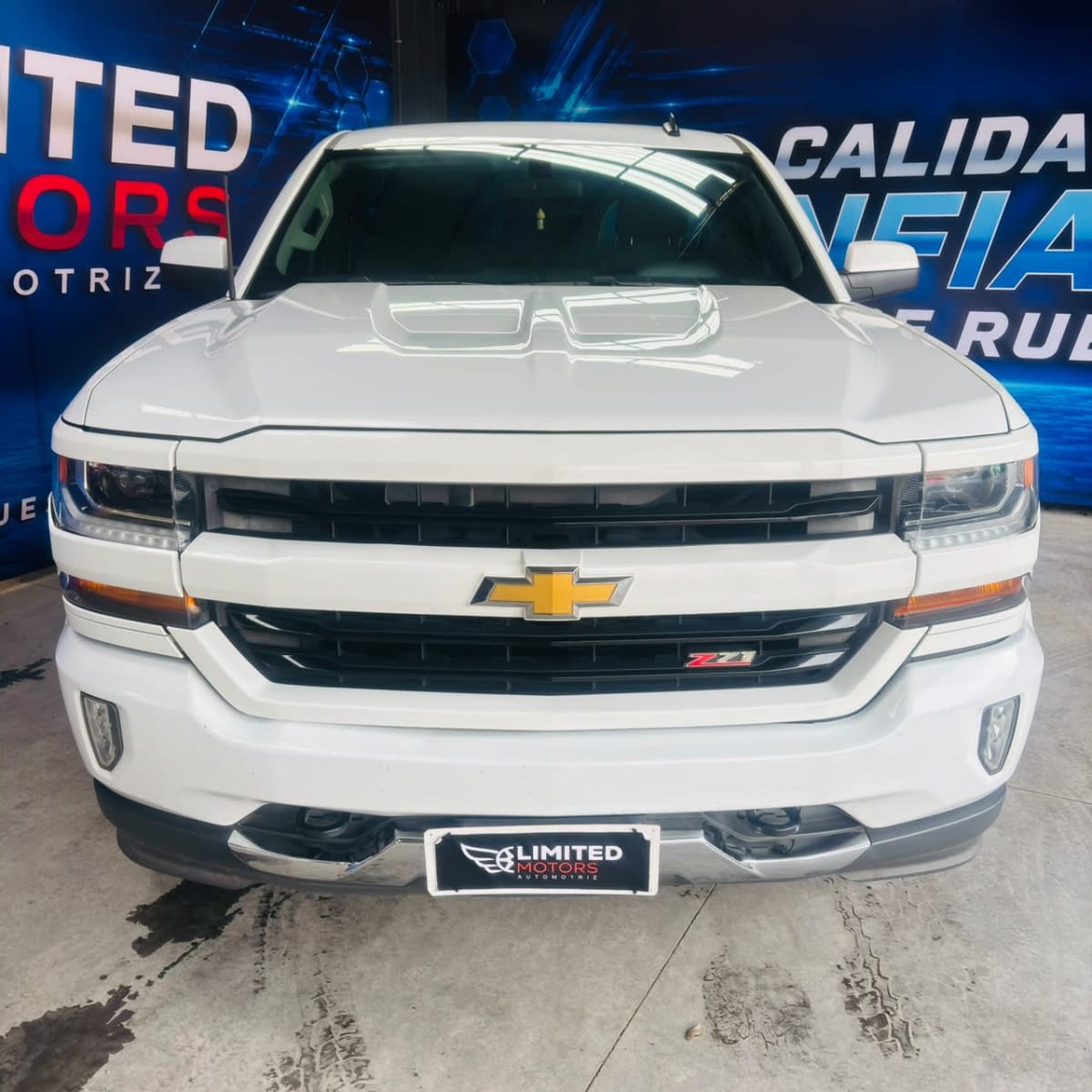 2017 Chevrolet Silverado 5.3 - Miniatura 2