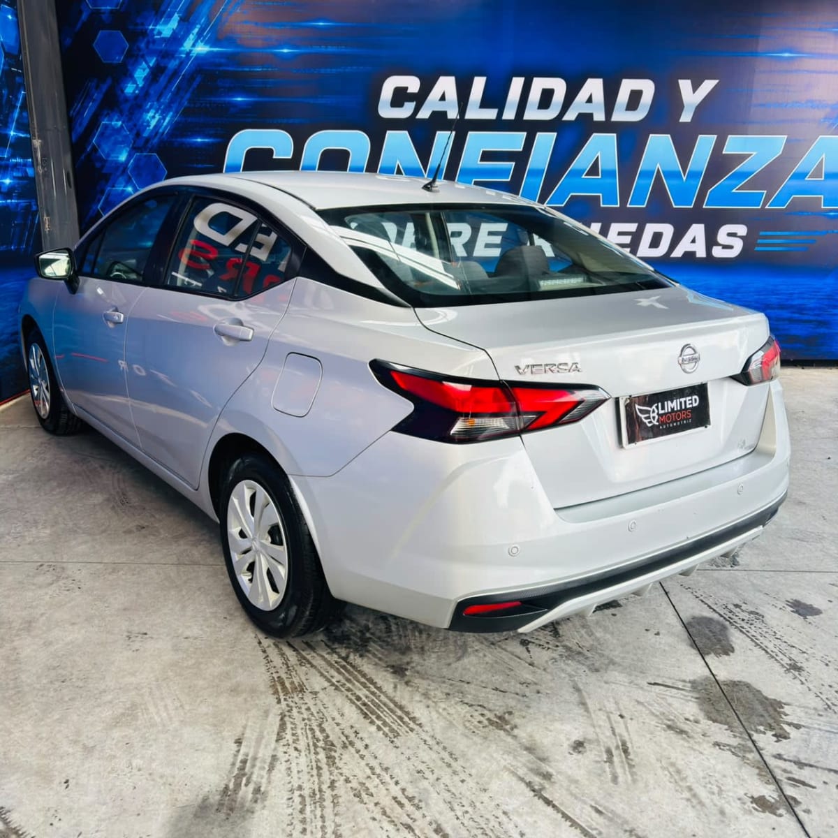 2022 Nissan VERSA SENSE 1.6 - Miniatura 8
