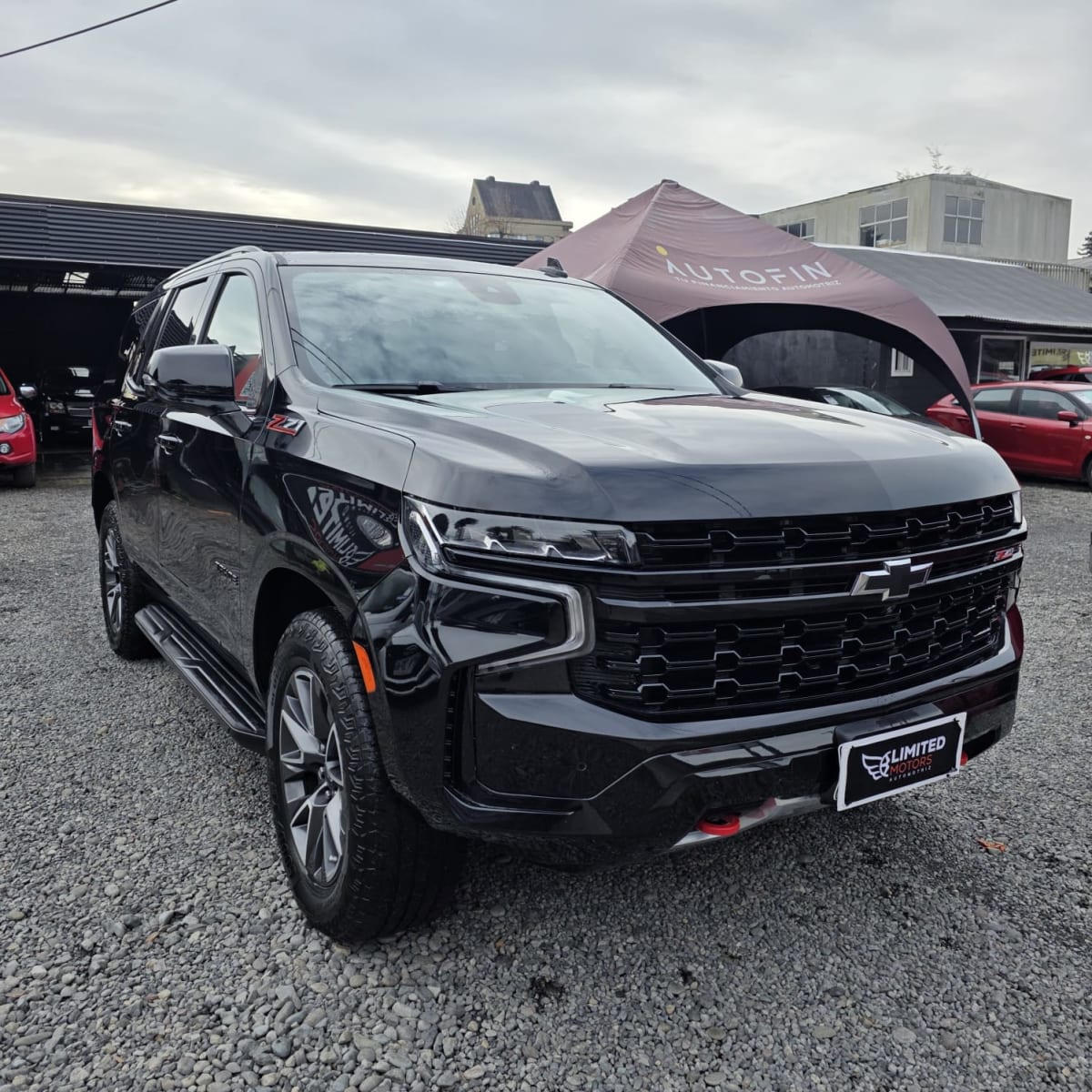 2025 Chevrolet TAHOE 5.3L AT10 8 ASIENTOS 4X4 - Miniatura 4