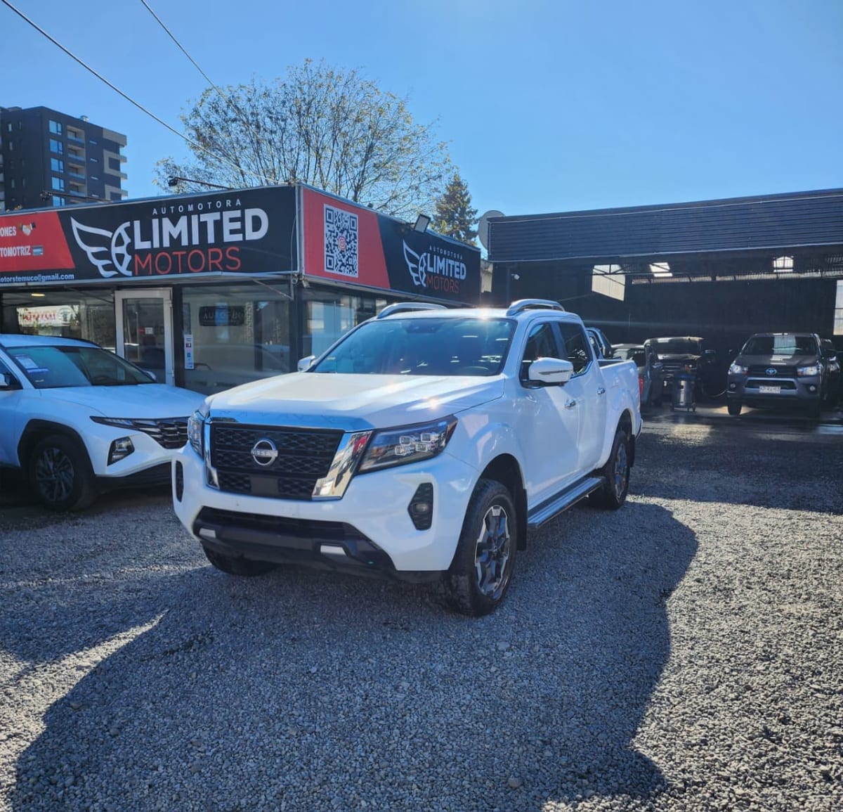 2023 Nissan NAVARA PLATINUM DC 4X4 - Imagen 1