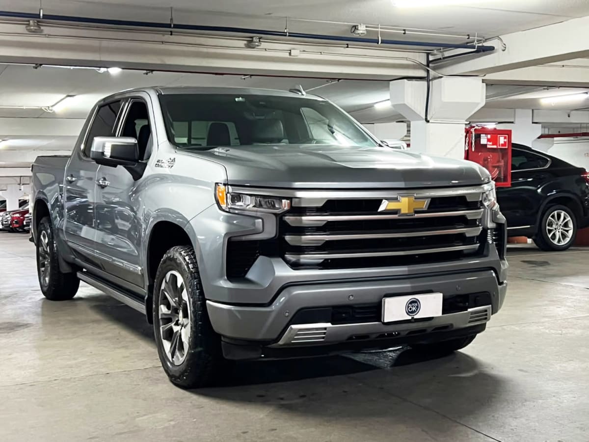 2025 Chevrolet Silverado 3.0 Plata - Miniatura 2