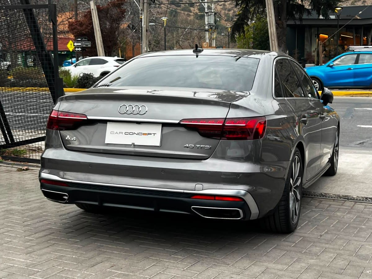 2022 Audi A4 40 Gris - Miniatura 4