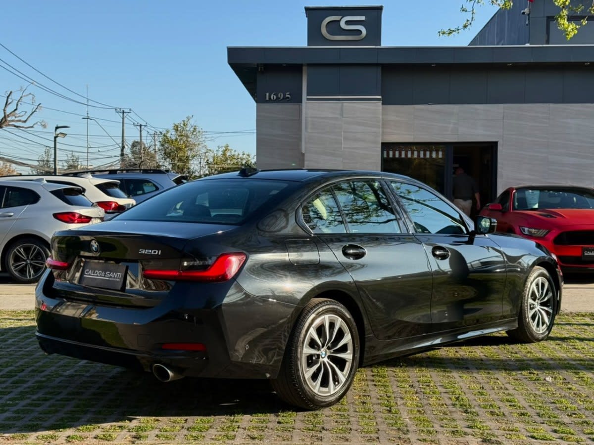 2024 BMW 320I URBAN Negro - Miniatura 5