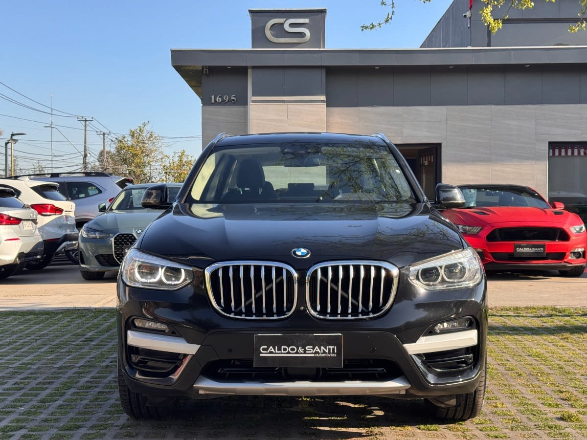 2021 BMW X3 XDRIVE30I Negro - Miniatura 2