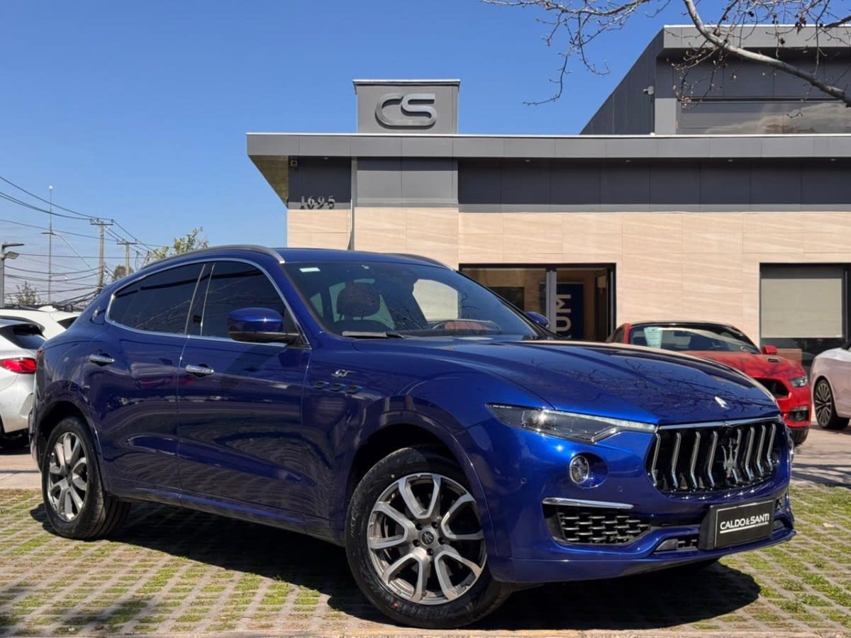2023 Maserati Levante GT Negro - Miniatura 3