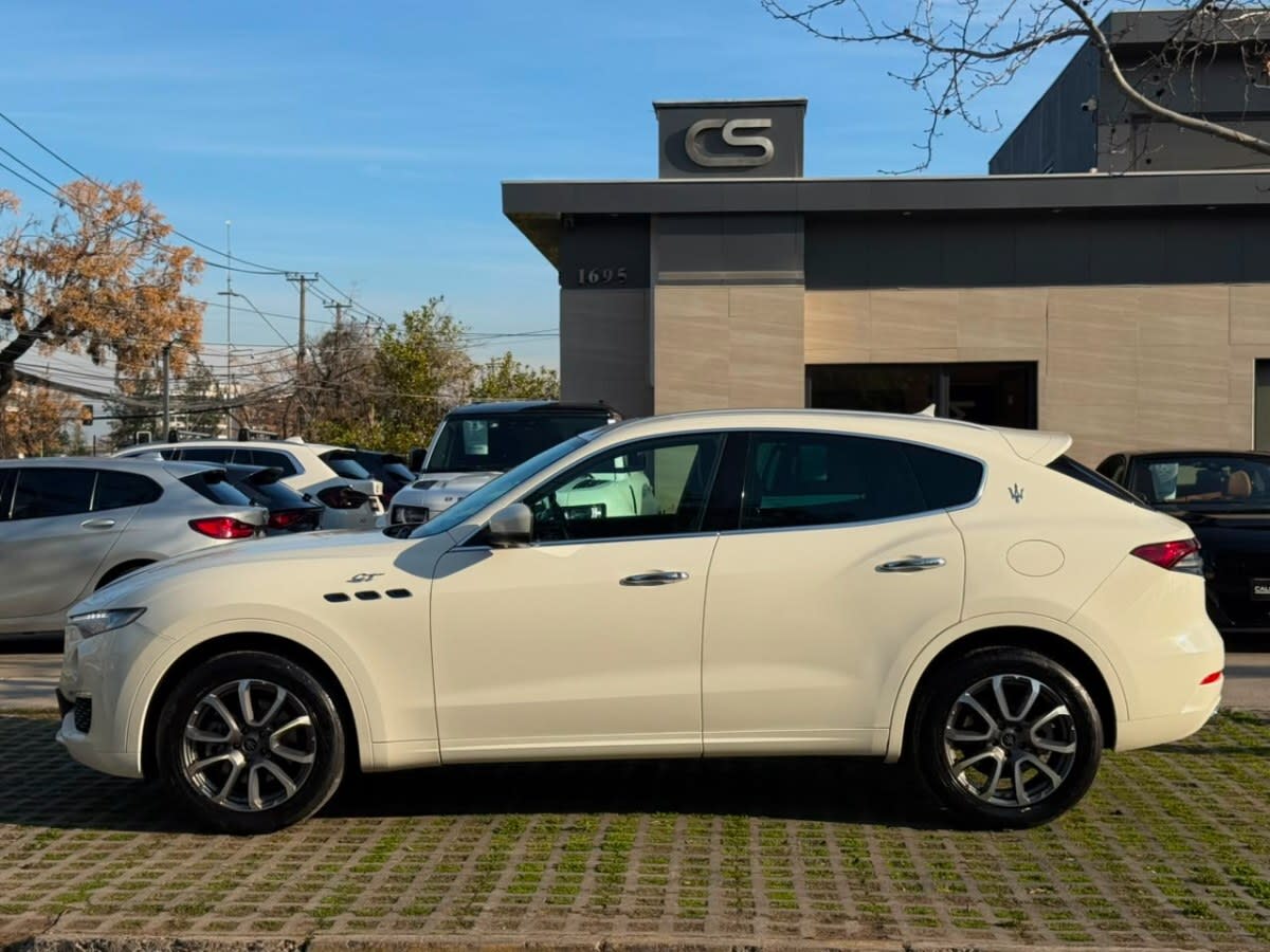 2022 Maserati Levante GT Blanco - Miniatura 2