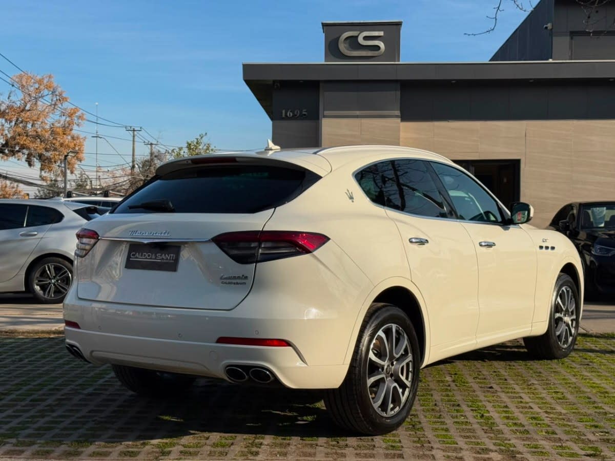 2022 Maserati Levante GT Blanco - Miniatura 5