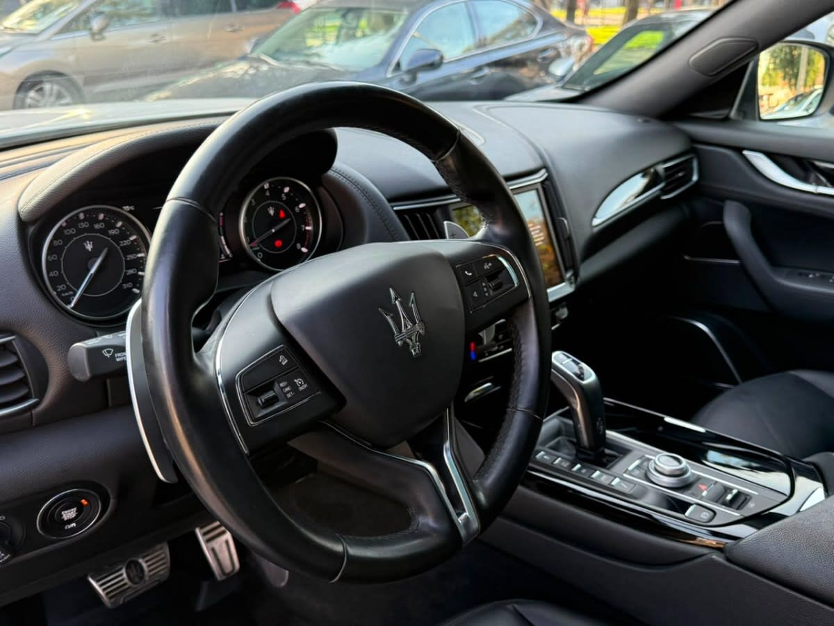 2022 Maserati Levante GT Blanco - Miniatura 9