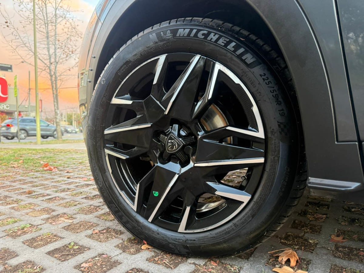 2025 Peugeot 3008 GT Gris - Miniatura 9