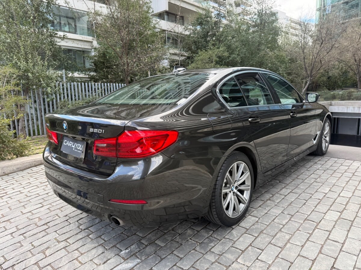 2019 BMW 520 UNICO Gris - Miniatura 6