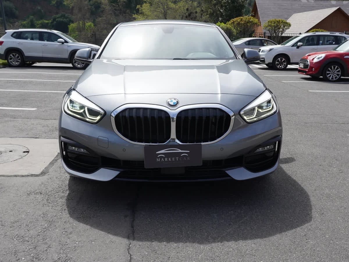 2022 BMW 118 118D Gris - Miniatura 2