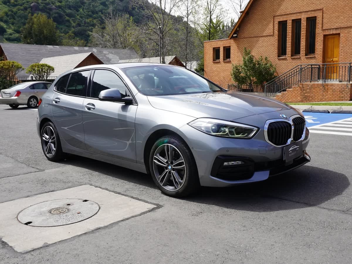 2022 BMW 118 118D Gris - Miniatura 3