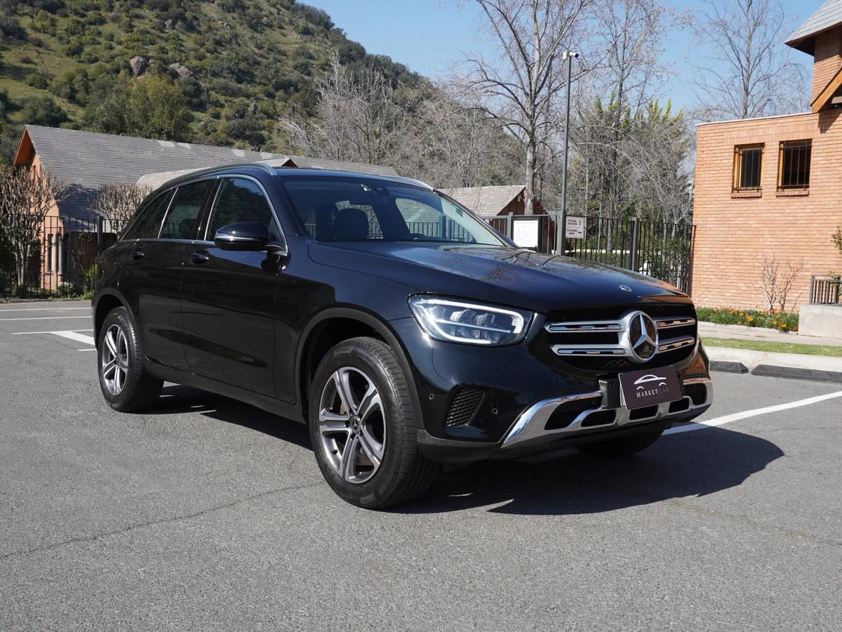 2021 Mercedes-Benz GLC 200 2.0 Negro - Miniatura 3