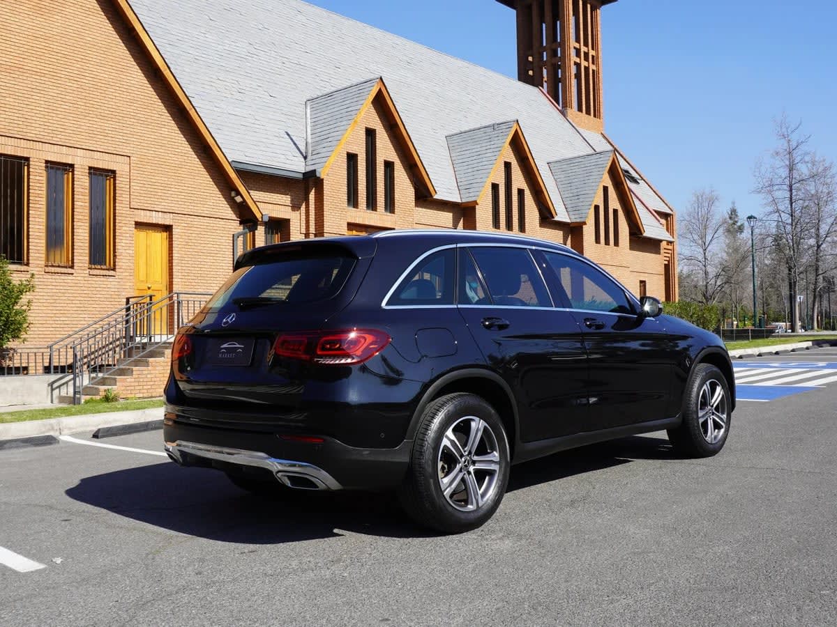 2021 Mercedes-Benz GLC 200 2.0 Negro - Miniatura 5