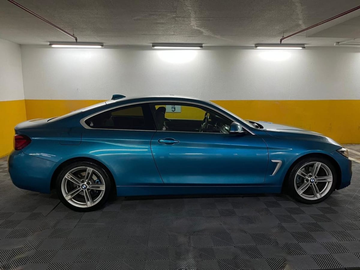 2020 BMW 420i Coupe 2.0 Azul - Miniatura 6