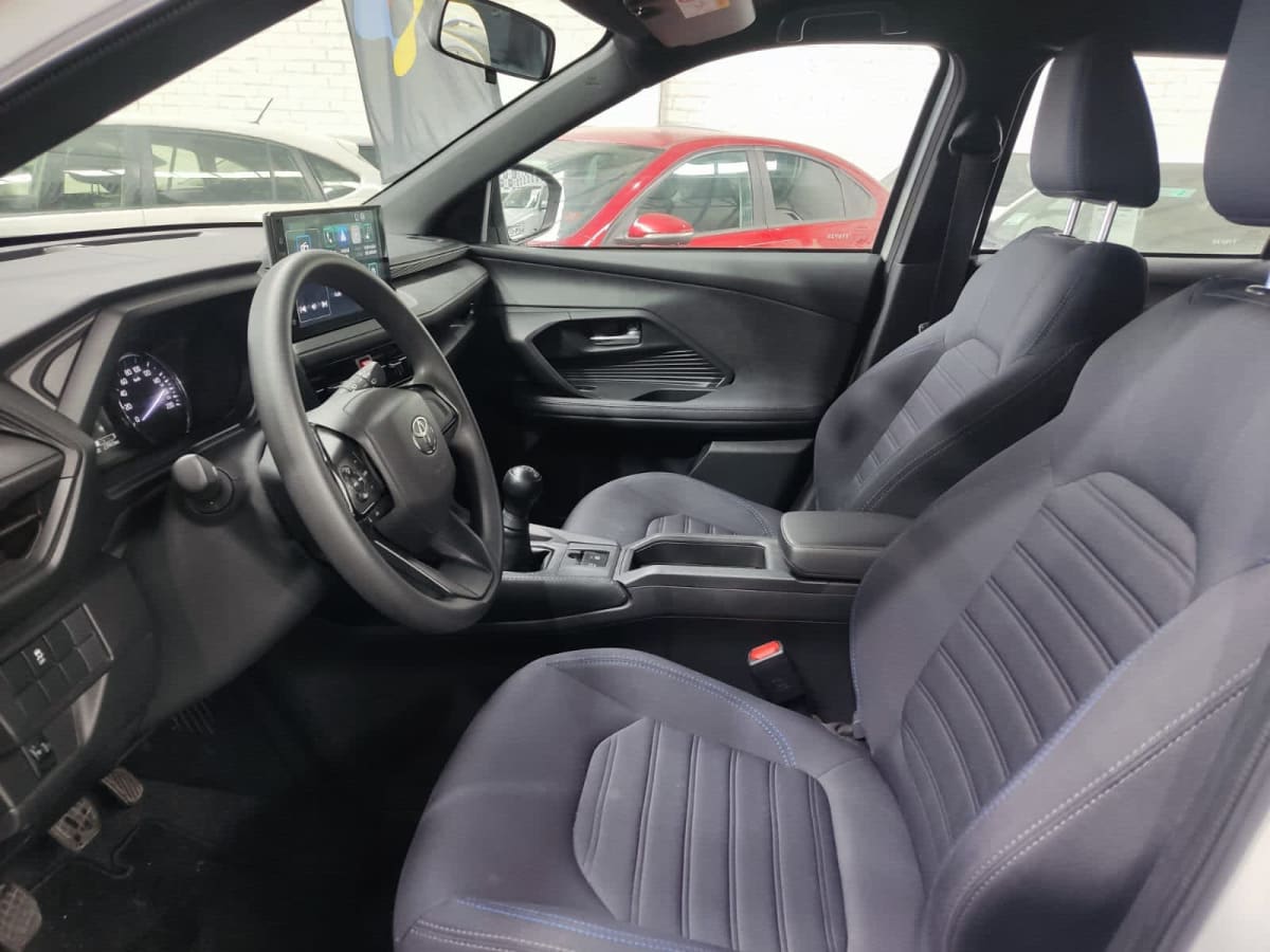 2025 Toyota Yaris Cross 1.5 Blanco - Miniatura 9