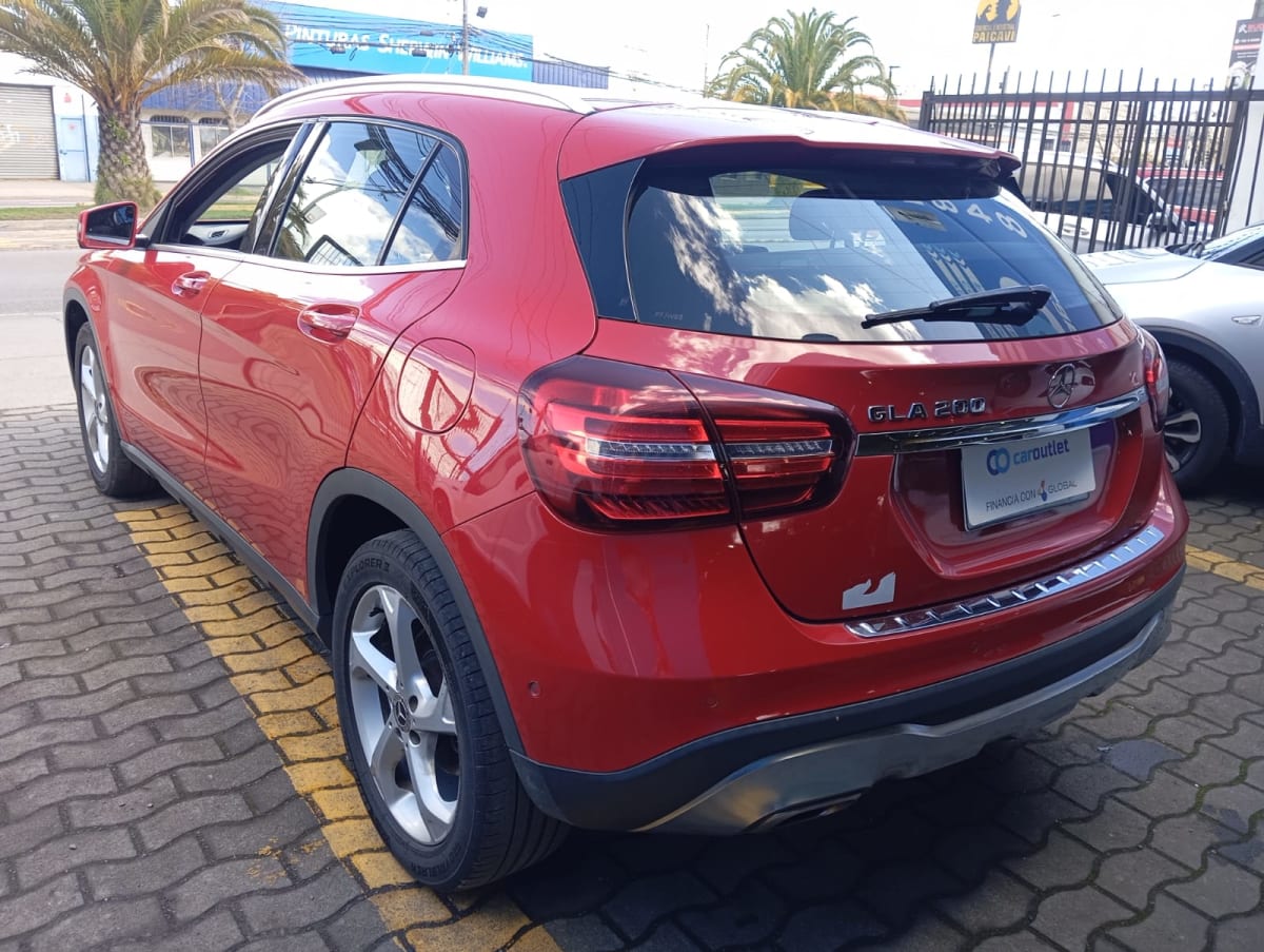 2020 Mercedes-Benz Gla 200 Mercedes Benz HB Rojo - Miniatura 2