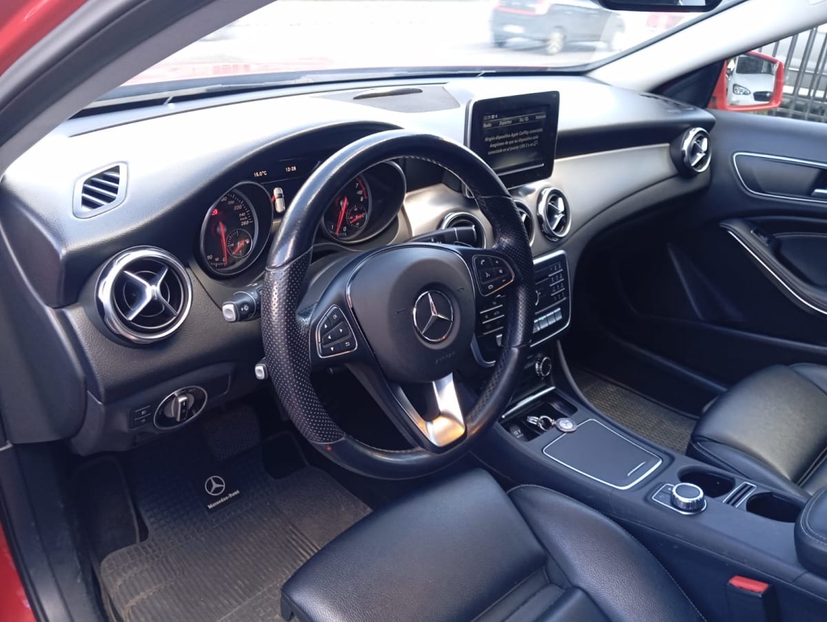 2020 Mercedes-Benz Gla 200 Mercedes Benz HB Rojo - Miniatura 7
