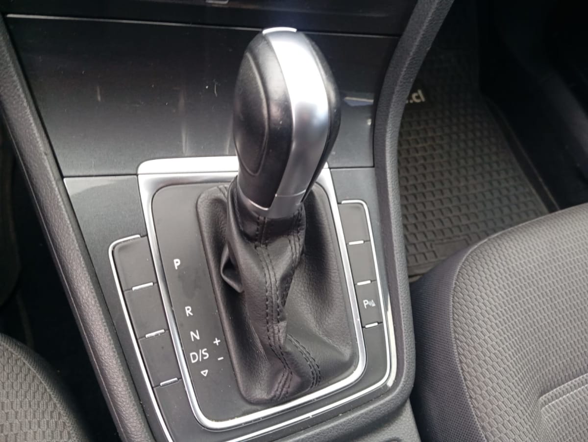 2020 Volkswagen Golf 1.6 Gris - Miniatura 9