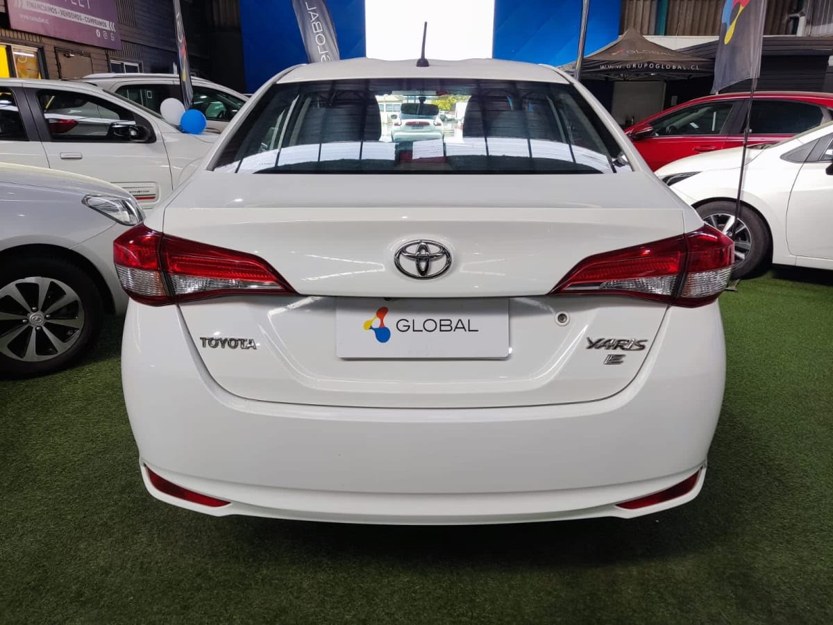 2020 Toyota Yaris GLI 1.5 Blanco - Miniatura 4
