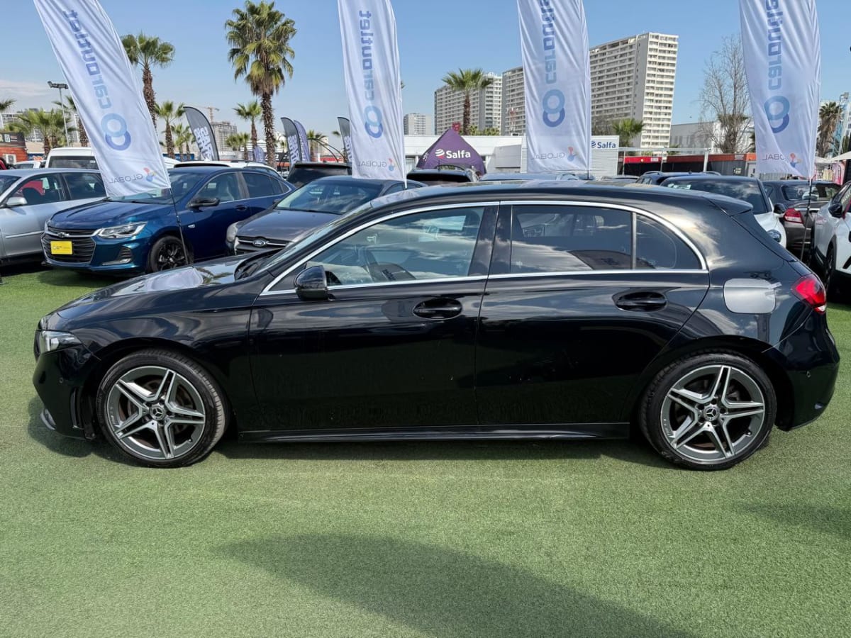 2020 Mercedes-Benz A200 Hatch Mercedes Benz Back Negro - Miniatura 2