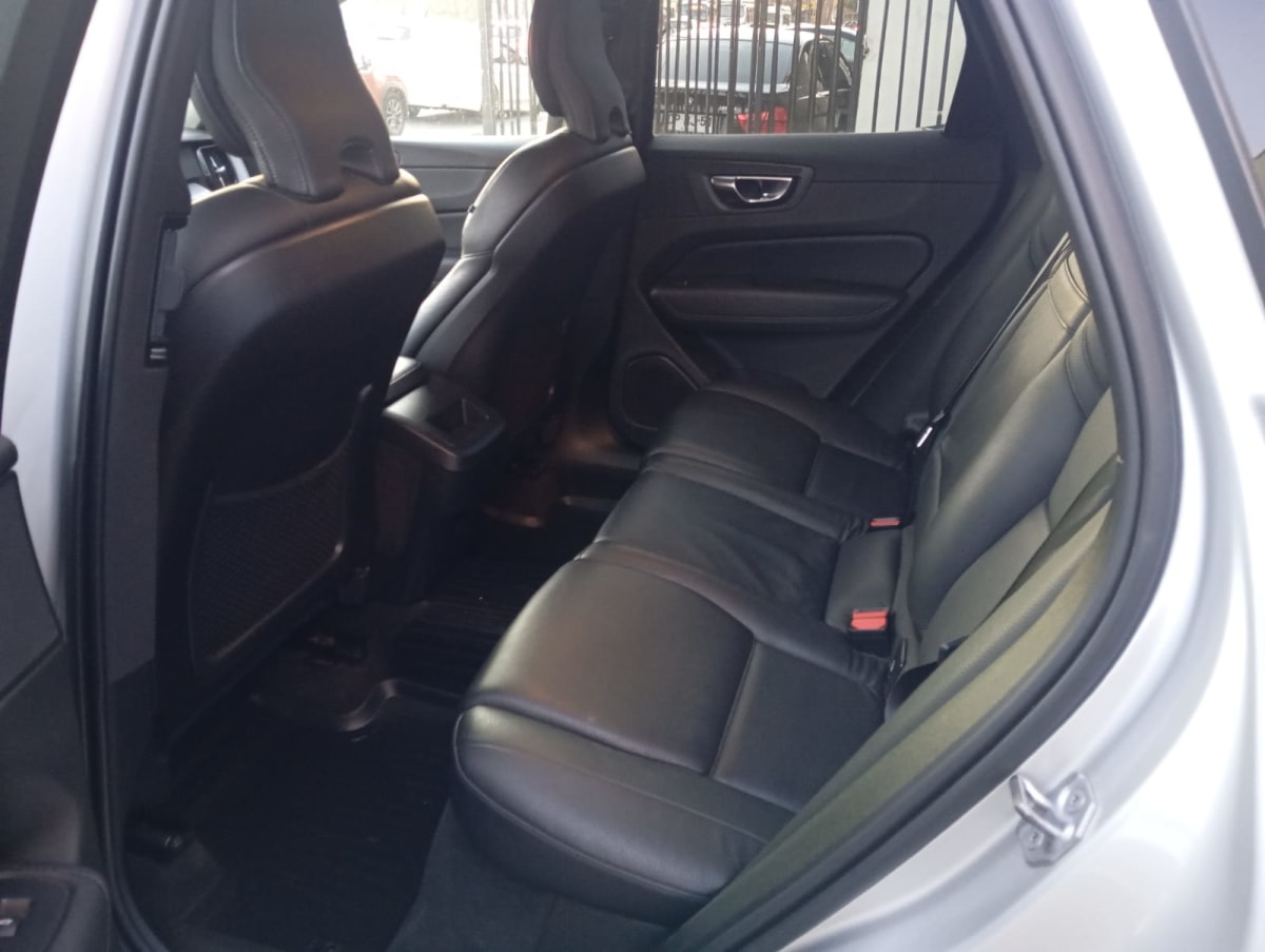 2021 Volvo Xc60 T5 Momentum Plata - Miniatura 7