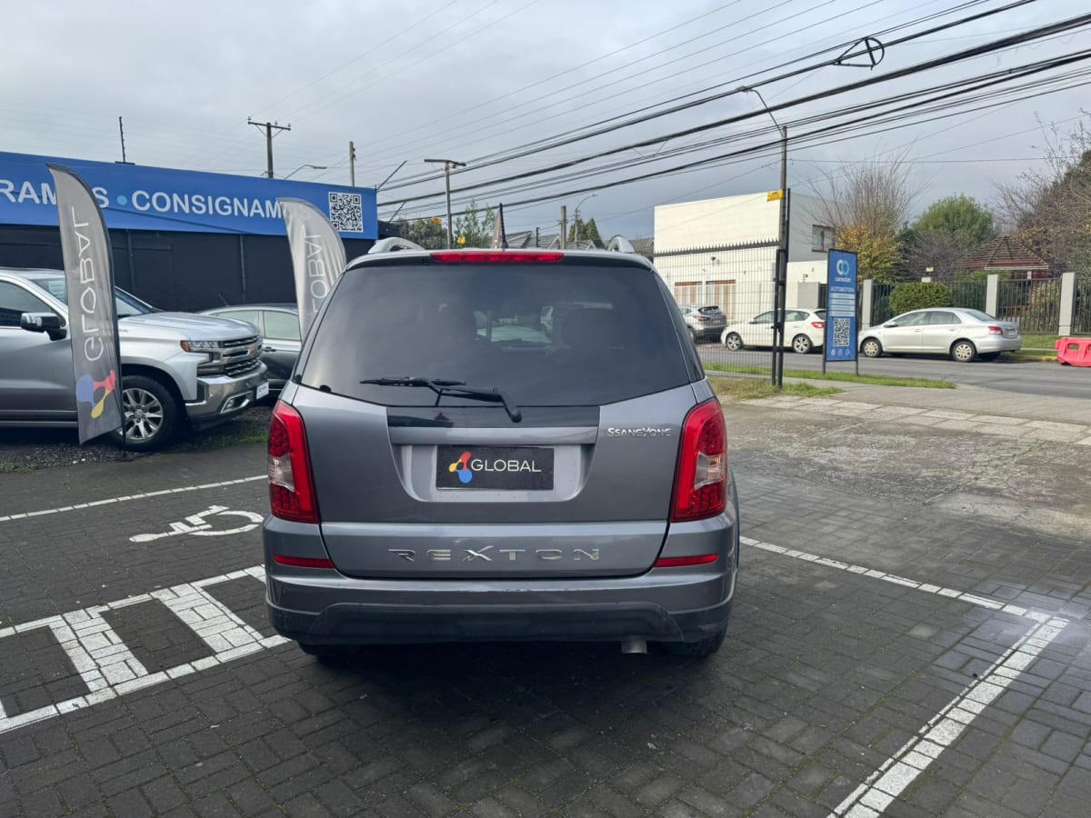 2016 SsangYong Rexton 2.0 Gris - Miniatura 3