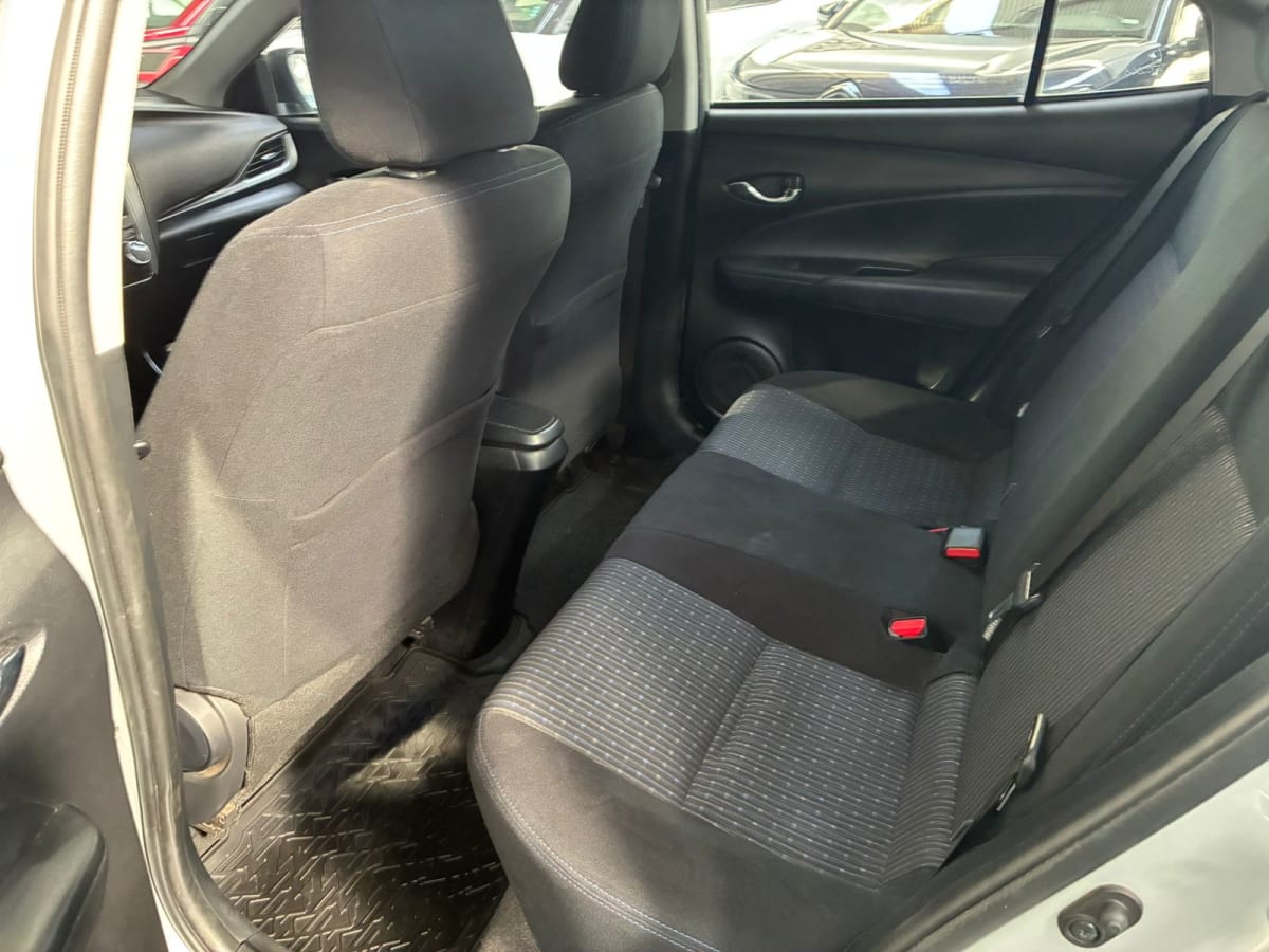 2024 Nissan Versa Advance 1.6 Plata - Miniatura 10