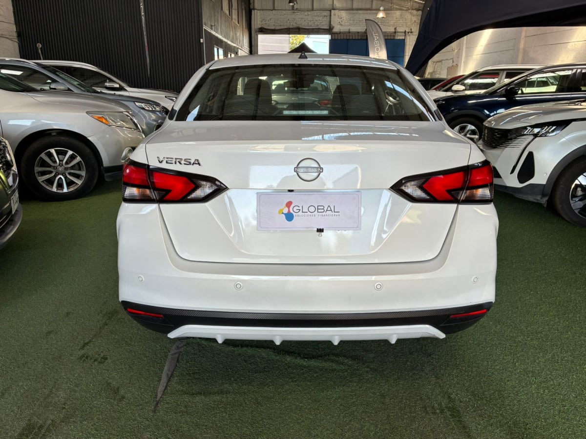 2024 Nissan Versa Advance CVT Blanco - Miniatura 3