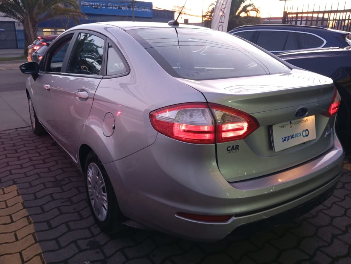 2019 Ford Fiesta 1.6 Gris - Miniatura 2