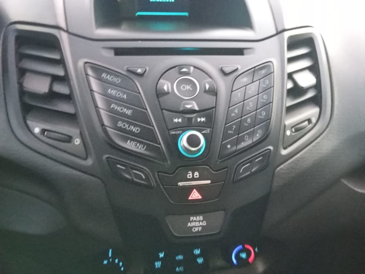 2019 Ford Fiesta 1.6 Gris - Miniatura 9